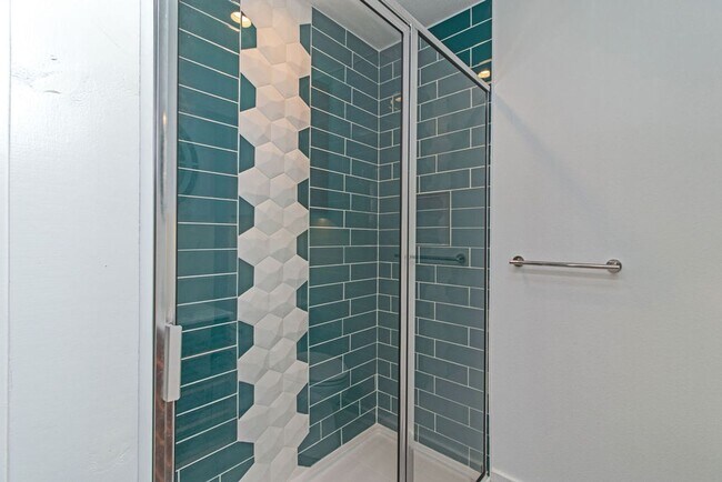 Building Photo - Pet-Friendly 1-Bedroom Apartment in Downtown Rogers –  Move-In Special!