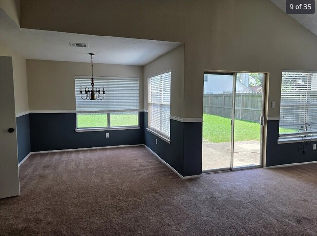 Building Photo - 8530 Lake Crystal Dr