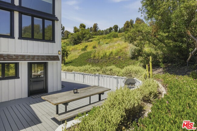 Building Photo - 26723 Latigo Shore Dr