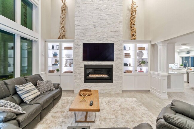 Building Photo - 2151 Lusitania Dr