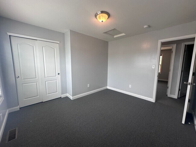 Building Photo - Bannon Crossings 3 bed, 2.5 half bath house with basement