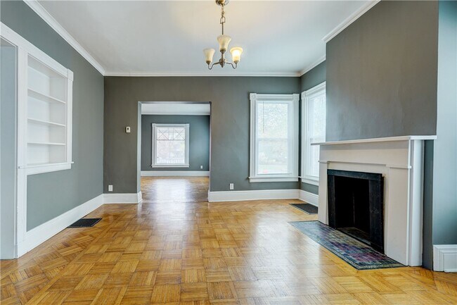 Building Photo - 745 University Ave