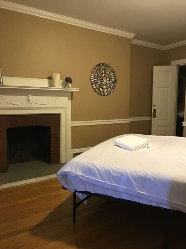 Building Photo - Modern Kenmore Brownstone