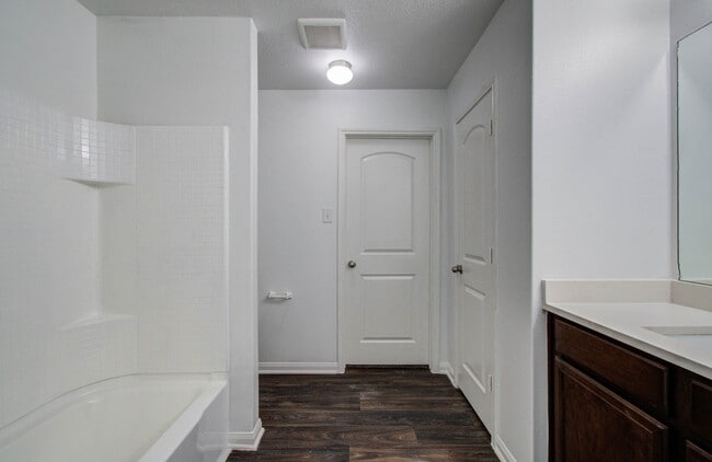 Building Photo - 5008 Sycamore Ln