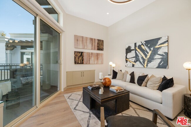 Building Photo - 130 S Sepulveda Blvd