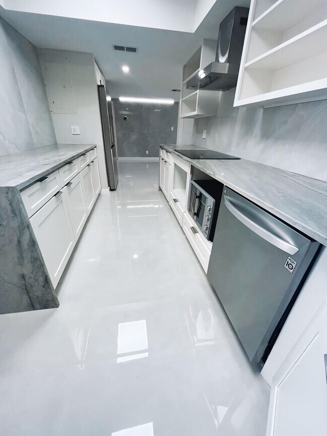 Building Photo - 1731 Presidential Way
