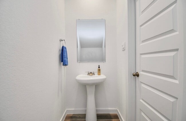 Building Photo - 10411 Pelham Cres Ct