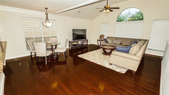 Building Photo - 3413 Clearview Cir