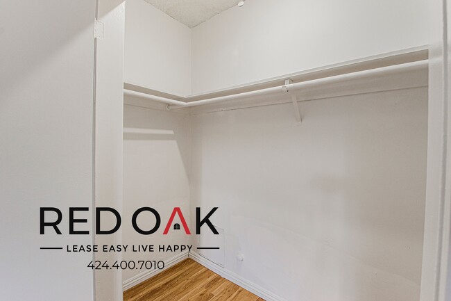 Building Photo - 10535 Lindley Ave