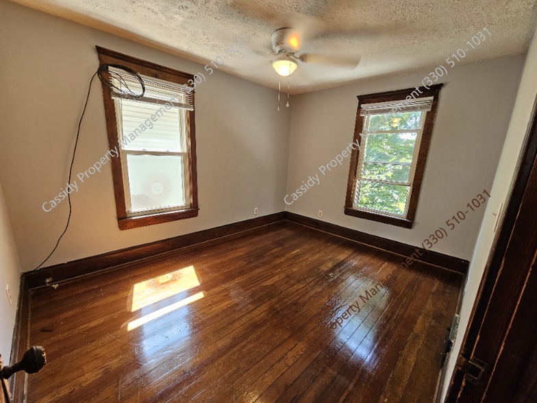 Building Photo - 136 Hollinger Ave