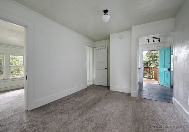 Building Photo - 6015-6017 SE 99th Ave