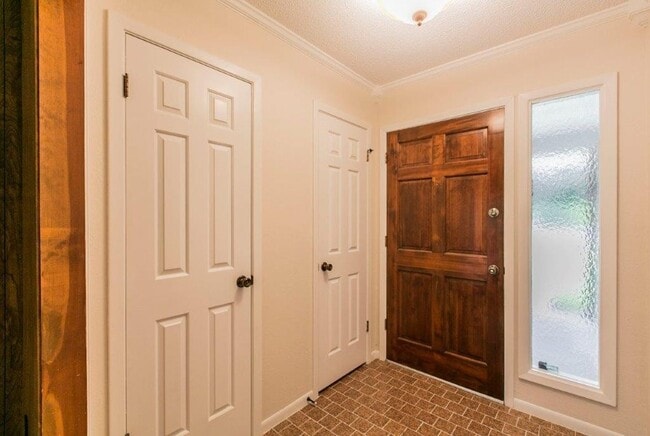 Building Photo - 3 BEDROOM, NORTH BELTON