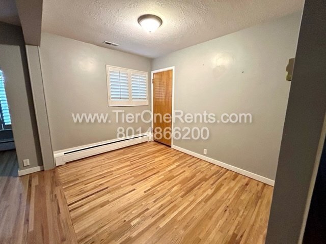 Building Photo - This property offers a NO DEPOSIT option available for qualified renters!