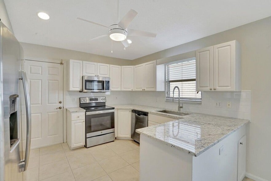 Building Photo - 1022 Island Manor Dr