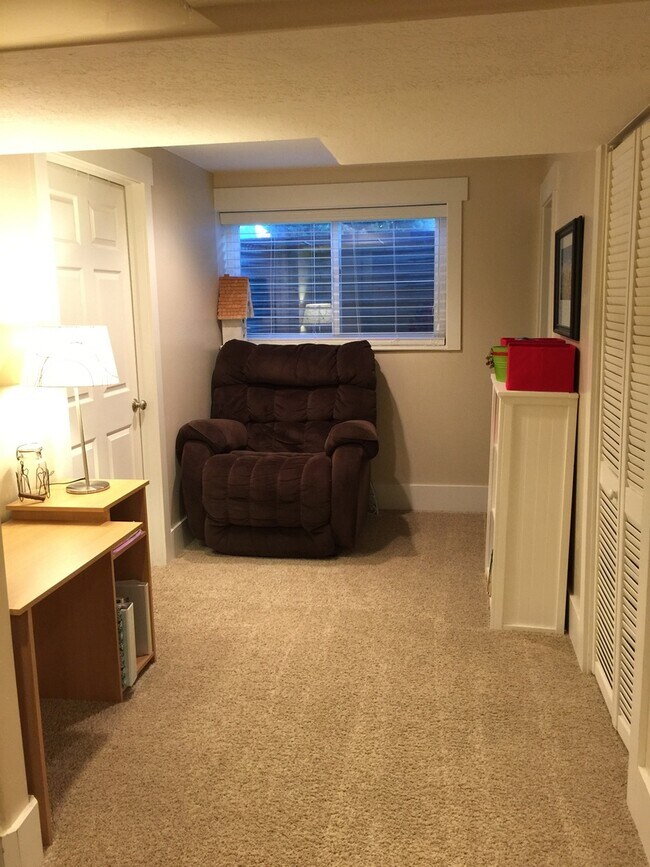 Building Photo - Large Family Lehi Home available now!