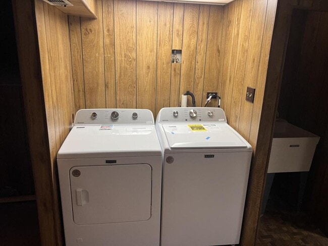 Building Photo - 7010 Terrace Dr