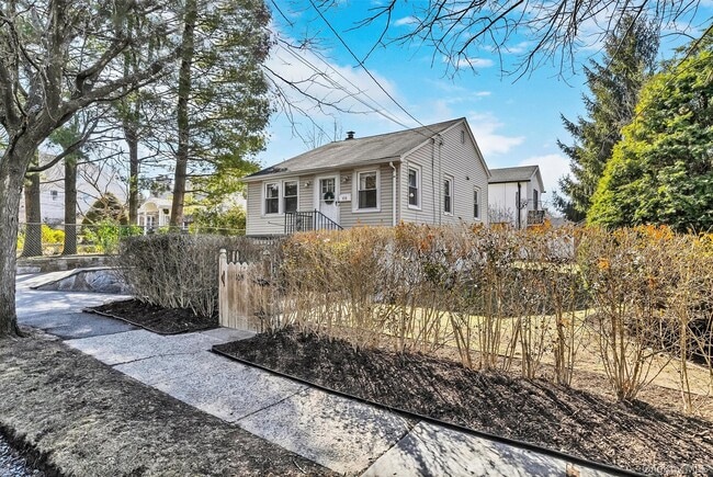 Building Photo - 108 E Devonia Ave