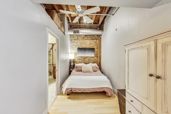 Building Photo - 525 N Halsted St