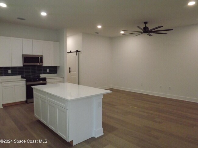 Building Photo - 2261 Highland Ave