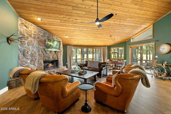 Building Photo - 2145 William Palmer