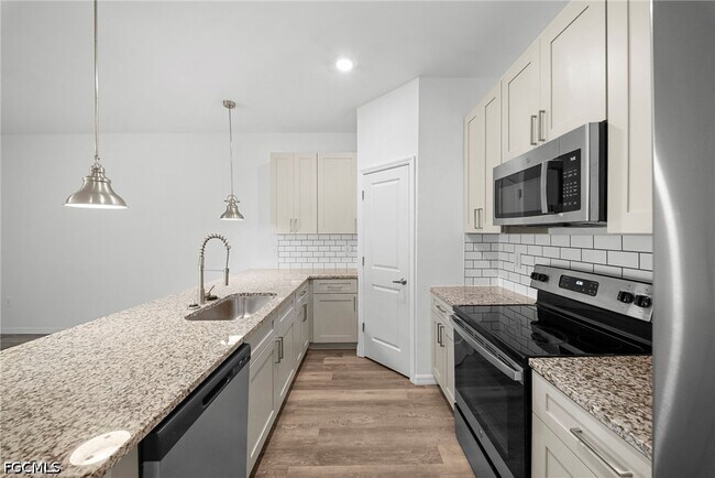 Building Photo - 26481 Sandhill Blvd