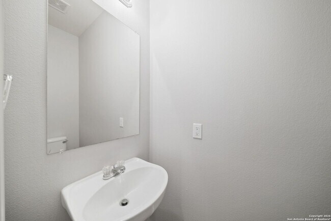 Building Photo - 3 Bedroom and 2.5 Bathroom located in The Gardens at The Summit Subdivision