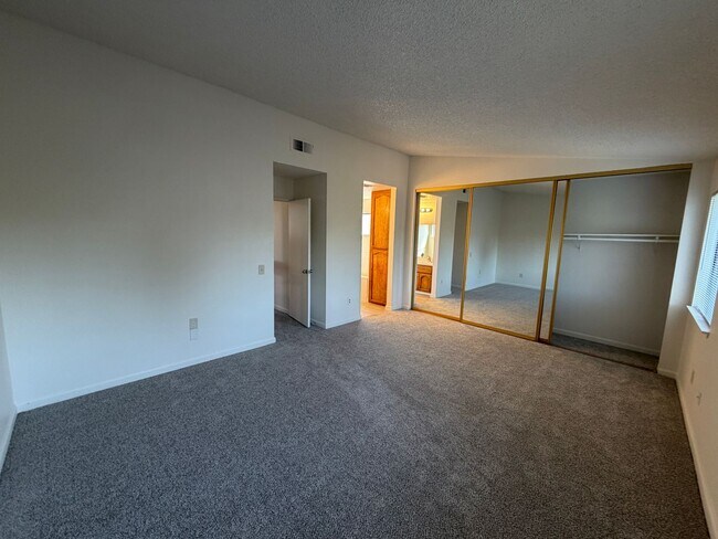 Building Photo - 872 Shellwood Way