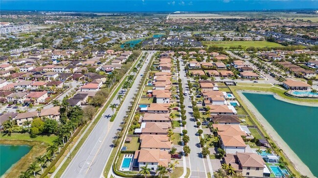 Building Photo - 2541 SE 1st St