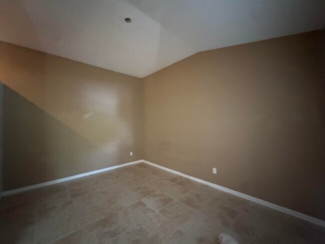 Building Photo - 1165 Crystal Way