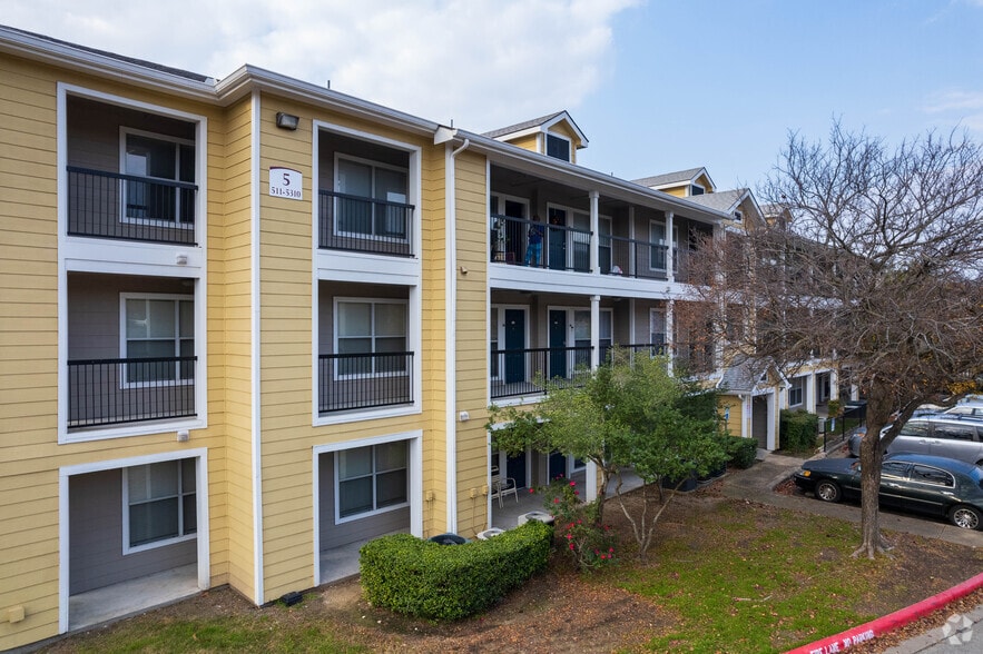 Building Photo - Z - Village at Collinwood