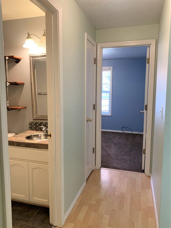 Building Photo - Charming 3 bed 2 bath home in a quiet Boise Neighborhood just off Glenwood and Hill Rd.