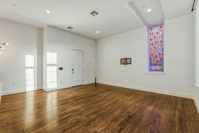 Building Photo - 304 Pavonia Ave