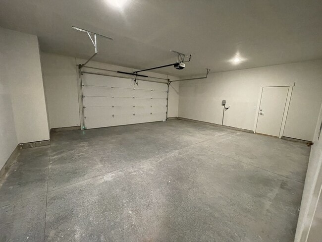 Building Photo - Beautiful 4 Bedroom, 3.5 Bathroom Home in Prescott Ranch!