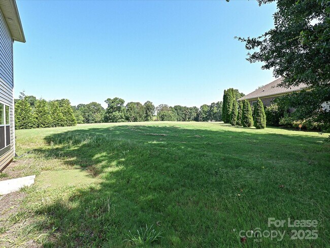 Building Photo - 104 Mulligan Dr