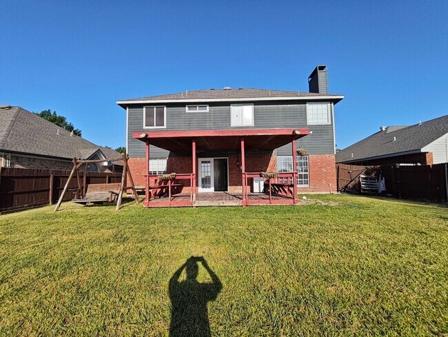 Building Photo - Stunning lake views directly from the backyard