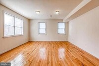 Building Photo - 2400 W Thompson St