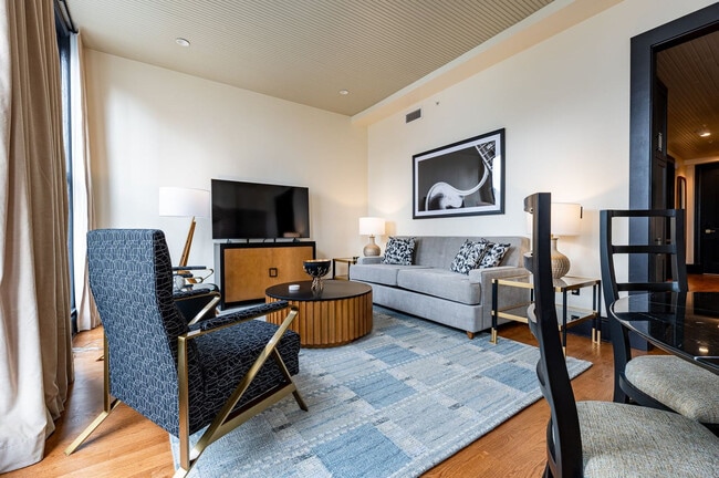 Building Photo - 1011 Canal St