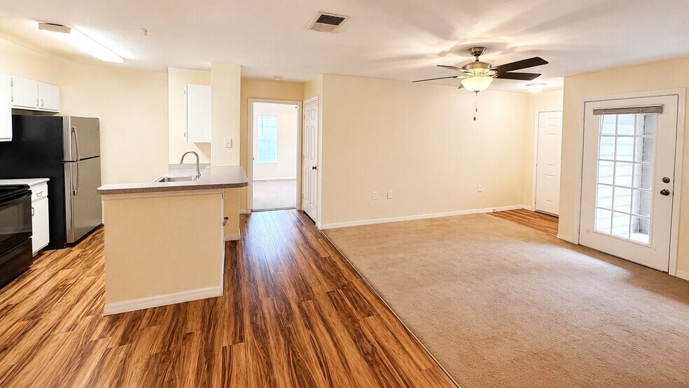 Building Photo - 8917 Manor Loop
