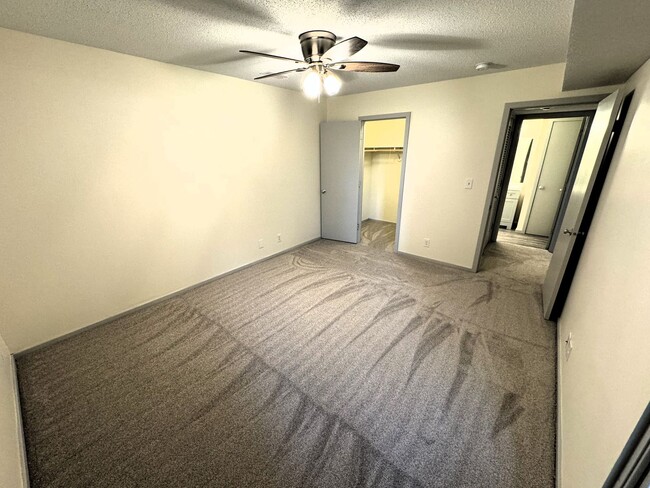 Building Photo - Colony Way Condo! Cable Included! All Bran...