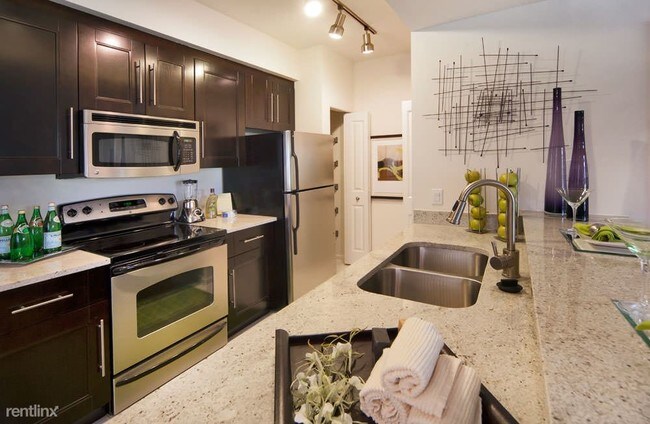 Building Photo - 3 br, 2 bath  - ALTIS