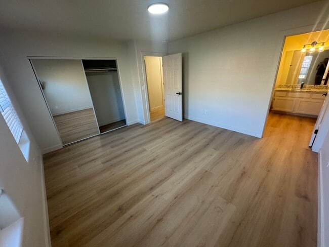 Building Photo - 75 E Roundy Mountain Rd