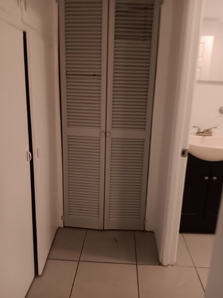 Building Photo - 1120 Northshore Dr