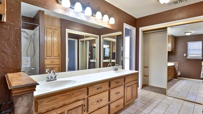 Building Photo - 5273 Sherbrooke Ln