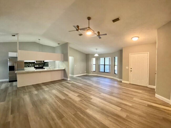 Building Photo - Three bedroom two bathroom Inverness Highlands Home