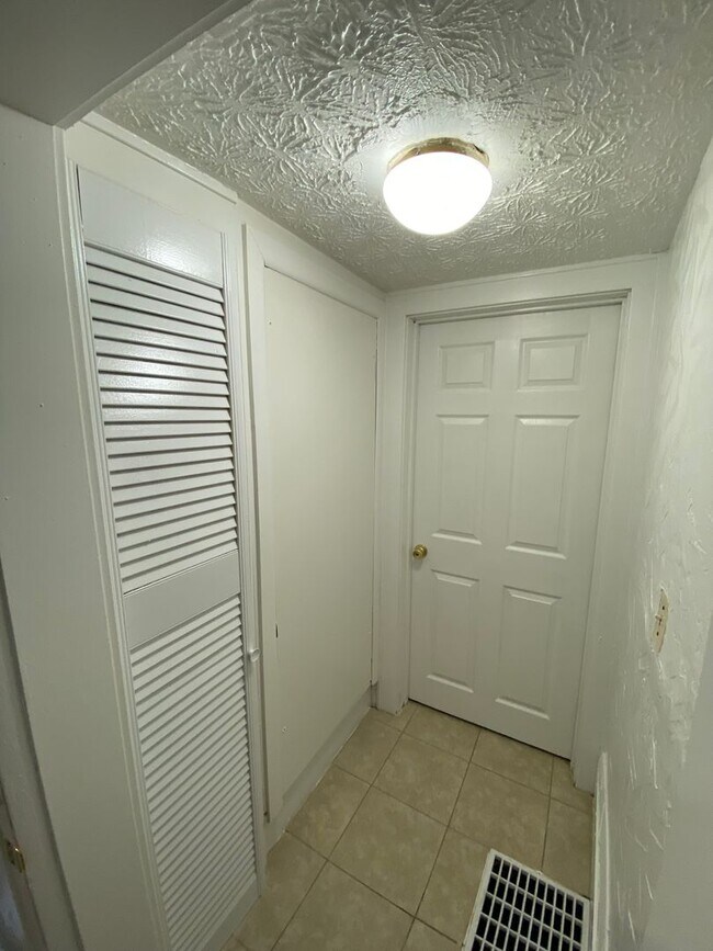 Building Photo - Emerling Property 4