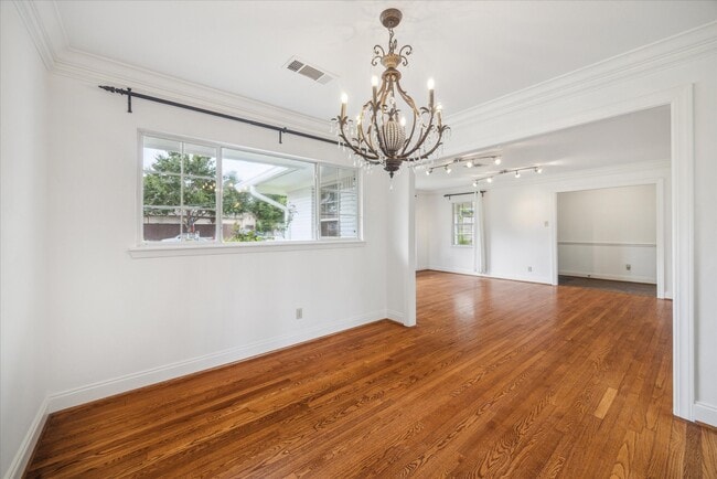 Building Photo - 10 Pom Ct