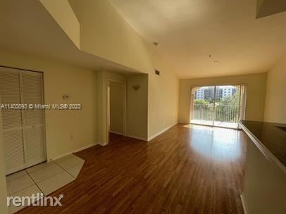 Building Photo - 2 br, 2 bath Condo - 6851 SW 44th St Apt 309