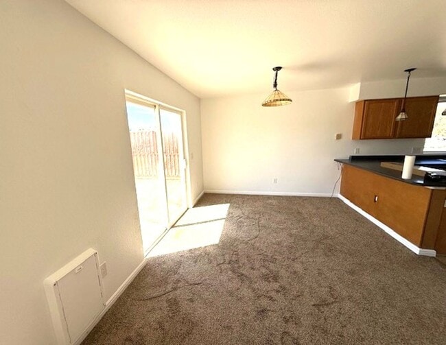 Building Photo - 3 bedroom house in Spring Creek with garage