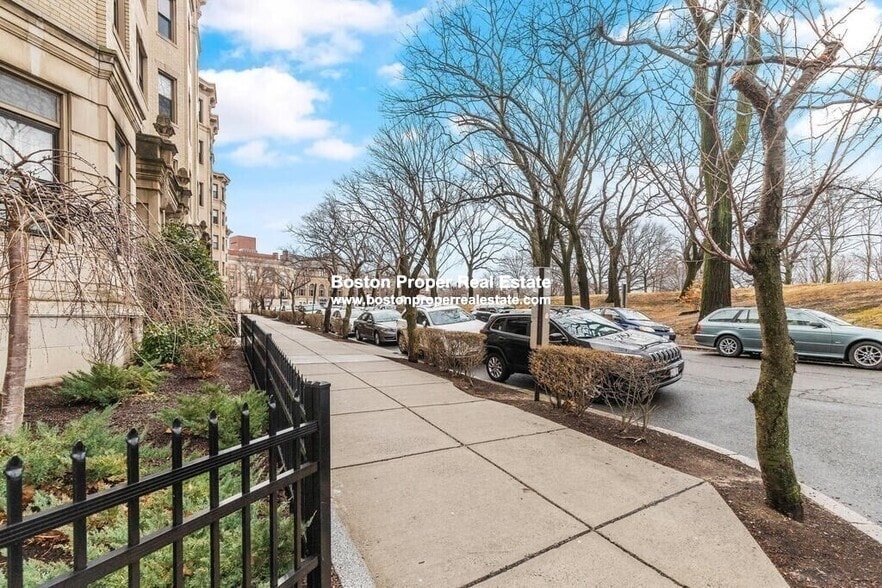 Building Photo - 52 Charlesgate E