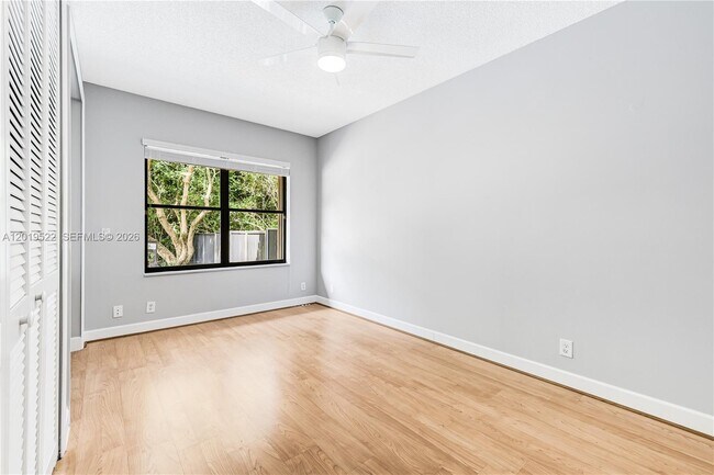 Building Photo - 1256 Manor Dr S